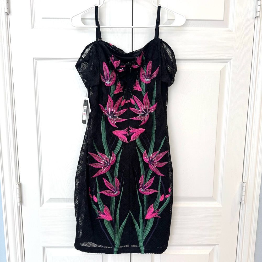 Guess Sexy Off-The-Shoulder Gorgeous Embroidered Tropical Floral Dress 10 NEW - Picture 7 of 8